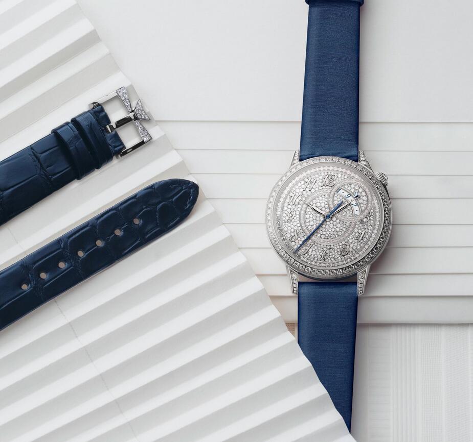 Swiss made replica watches are fashionable with blue color.